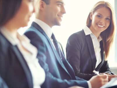 smart-businesswoman_1098-711